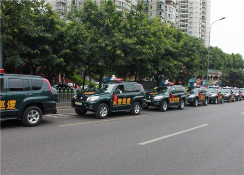 北京武警装备大批新敞篷警车