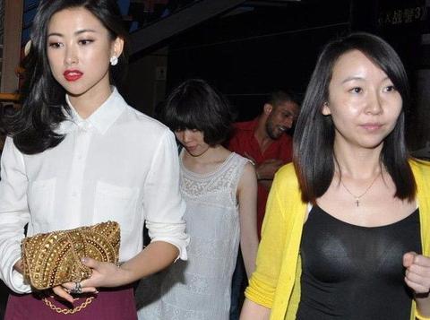 朱珠助理着透视装<em>露胸罩</em>抢镜