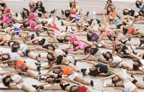 nba啦啦宝贝_nba啦啦队员收入(2)