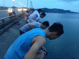 夫妻闹别扭,<em>男</em>穿<em>红内裤</em>跳海图