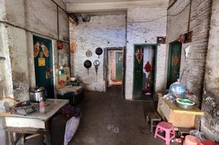 <em>打工妹</em>惨遭割胸,<em>男友</em>不离不弃