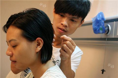 <em>打工妹</em>惨遭割胸,<em>男友</em>不离不弃